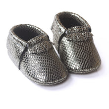 Load image into Gallery viewer, Hot PU Suede Leather Newborn Baby Boy Girl Baby Moccasins Soft Moccs Shoes Bebe Fringe Soft Soled Non-slip Footwear Crib Shoe